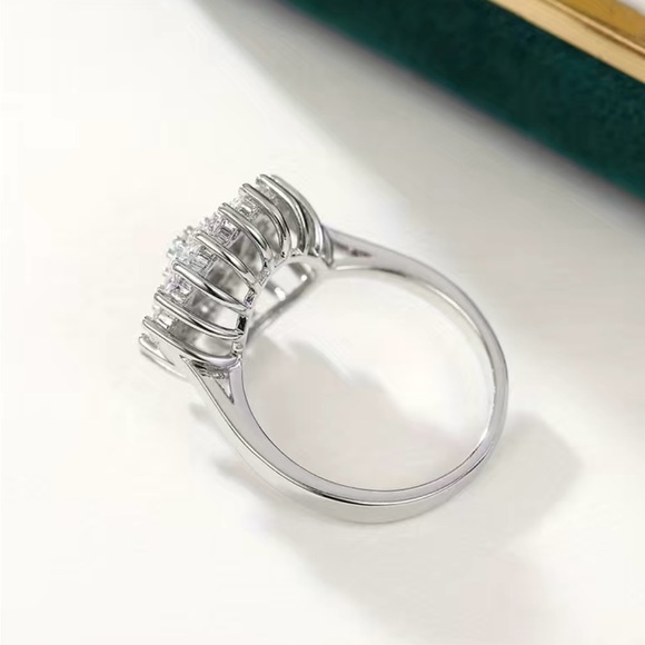 Stunning Lotus Seed Shaped Zirconia Flowered 925 Silver Plated Ring Size 8 - Picture 6 of 9